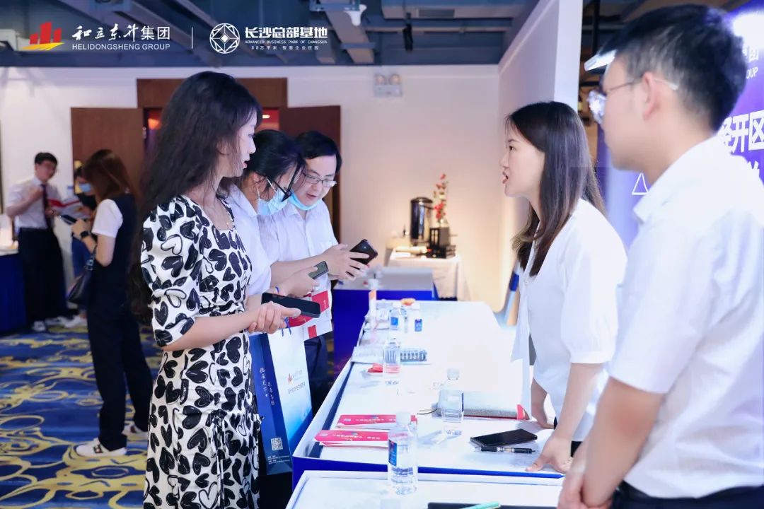 Ó껨¾¿ªÇøÖÐÓׯóÒµ½ðÈÚÆÕ»ÝÂÛ̳ôß³¤É³×ܲ¿»ùµØÒøÆó¶Ô½Ó»á³É¹¦½øÐÐ(ͼ7) Ó껨¾¿ªÇøÖÐÓׯóÒµ½ðÈÚÆÕ»ÝÂÛ̳ôß³¤É³×ܲ¿»ùµØÒøÆó¶Ô½Ó»á³É¹¦½øÐÐ(ͼ7)