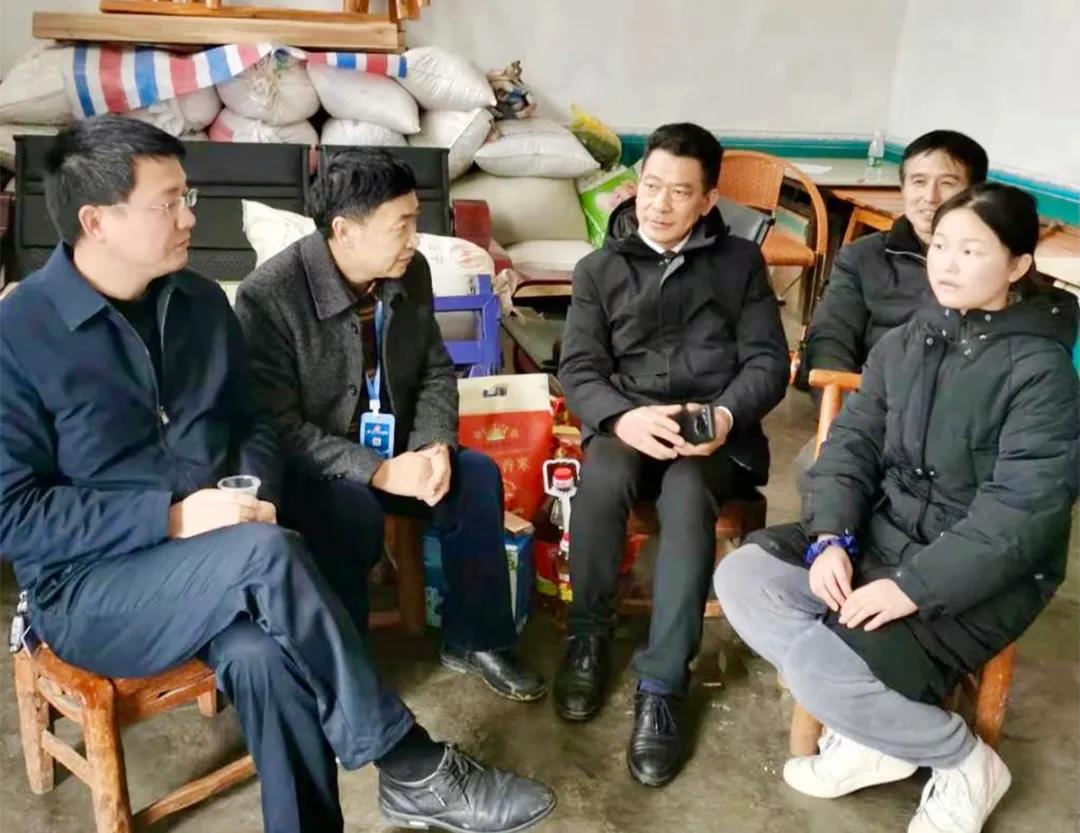 让爱回家:MS - 美狮贵宾会常德高星贸易广场发展春节扶贫助困送温暖活动(图2) 让爱回家:MS - 美狮贵宾会常德高星贸易广场发展春节扶贫助困送温暖活动(图2)