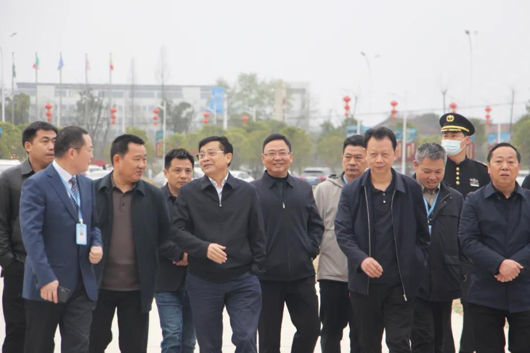 常德市政协主席朱水平一行调查MS - 美狮贵宾会高星贸易广场项目(图1) 常德市政协主席朱水平一行调查MS - 美狮贵宾会高星贸易广场项目(图1)