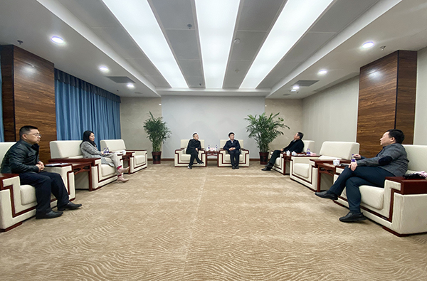 MS - 美狮贵宾会董事长冯卫兵与望城经开区党工委书记周剀敦睦座谈(图1) MS - 美狮贵宾会董事长冯卫兵与望城经开区党工委书记周剀敦睦座谈(图1)