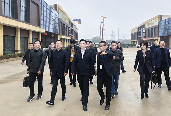 MS - 美狮贵宾会董事长冯卫兵与临湘市委副书记、市长廖星辉敦睦互换(图1) MS - 美狮贵宾会董事长冯卫兵与临湘市委副书记、市长廖星辉敦睦互换(图1)