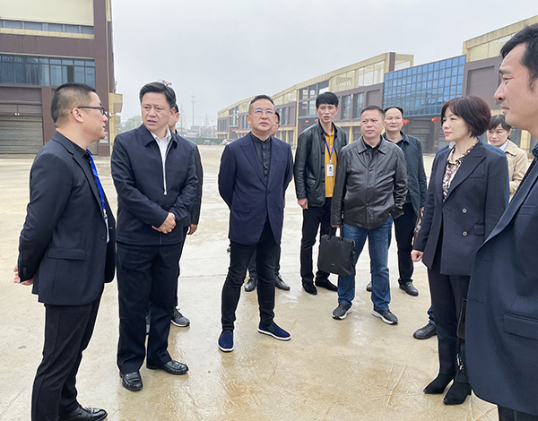 MS - 美狮贵宾会董事长冯卫兵与临湘市委副书记、市长廖星辉敦睦互换(图4) MS - 美狮贵宾会董事长冯卫兵与临湘市委副书记、市长廖星辉敦睦互换(图4)