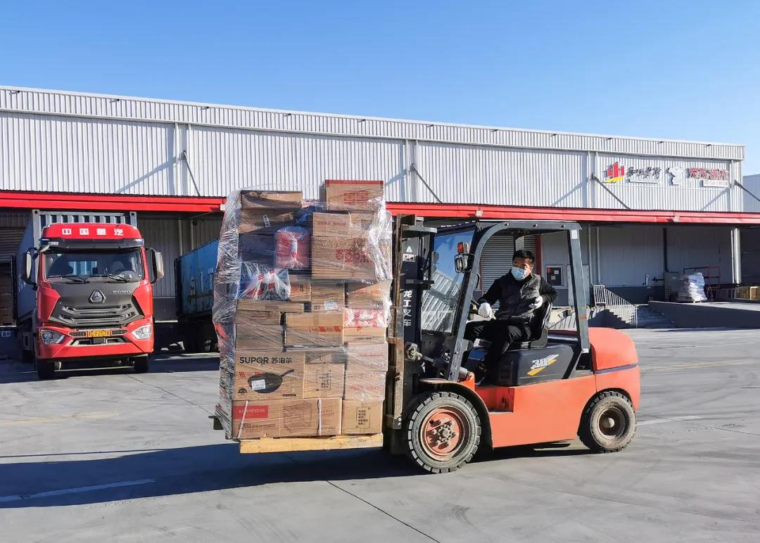 买买买!忙忙忙!MS - 美狮贵宾会-京东华北物流基地全力迎战“双十一”(图2) 买买买!忙忙忙!MS - 美狮贵宾会-京东华北物流基地全力迎战“双十一”(图2)